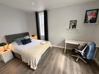 5 Bed 2 Shower Home - 9