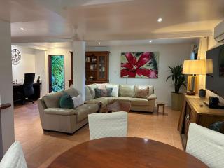 Oasis, in leafy Whitfield. - Edge Hill - 7