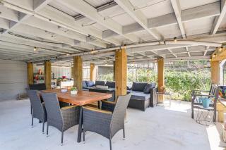 half Mi to Cruise Port! Galveston Retreat with Yard - 8