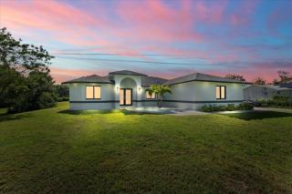 Naples Hidden Gem, Pet Friendly, King Beds - 3