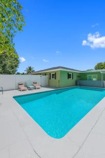 Luxury Getaway In Naples Pool Elegant Remodel - 9