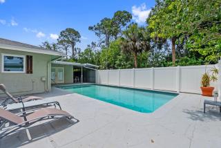 Luxury Getaway In Naples Pool Elegant Remodel - 7