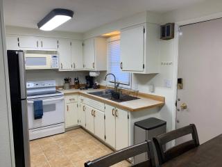 Alaskana - Walk to Downtown, 3 Bedroom Upper Apt - 0