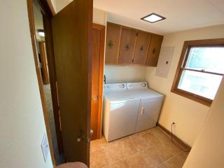 Alaskana - Walk to Downtown, 3 Bedroom Upper Apt - 8