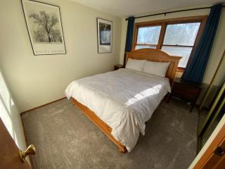Alaskana - Walk to Downtown, 3 Bedroom Upper Apt - 5