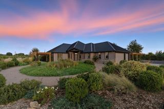 Book the Entire Eleanor Inn - 4