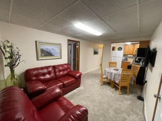 Moose 2 bedroom lower, close to downtown - 0