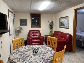 Moose 2 bedroom lower, close to downtown - 8