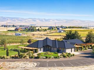 Vineyard Main House -10 acre Vineyard - 1