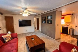 Wild Alaskan 3 Bd Upper Apt Close to downtown - 5
