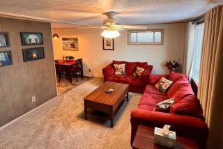 Wild Alaskan 3 Bd Upper Apt Close to downtown - 2