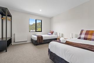 The Derby Cabin Stay - 9