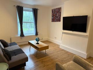 Central London 2BR Flat Ideal for Work & Family - 8