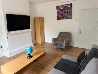 Central London 2BR Flat Ideal for Work & Family - 7