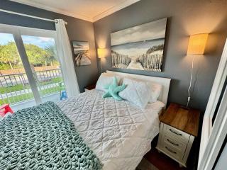 Beach Across Street, Walk to Restaurants, 2 Pools, Beach Gear - 8