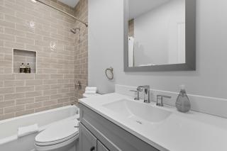 Bright Modern 3Bed 2,5Bath Evanston Home withParking home - 7