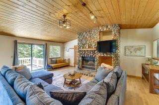 3 Mi to Lake Tahoe Forest-View Sanctuary with Deck! - 9