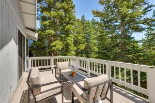 3 Mi to Lake Tahoe Forest-View Sanctuary with Deck! - 0