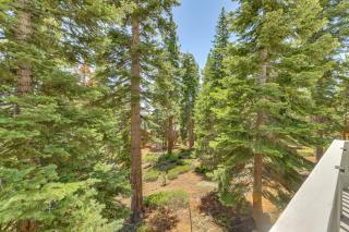 3 Mi to Lake Tahoe Forest-View Sanctuary with Deck! - 6