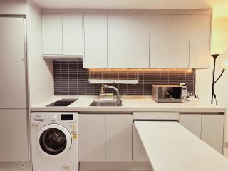 Gangnam Station, Yeoksam Station, 5-minute walk, luggage storage, business trip, 6 people - 4