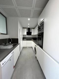 Luxurious Sea-View Apartment in Sousses Heart - 2