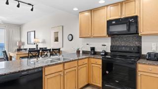 2 Beachfront Condos BBQ Balconies Resort Pool Hot Tub Direct Beach Access - 1