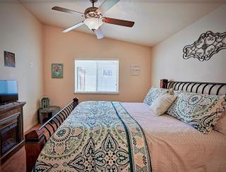 3 bedroom 2 bath, Garage, Walk to Park, Central Location, Pets OK - 2
