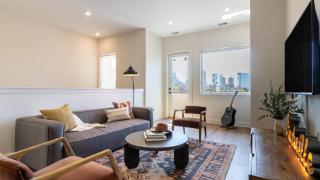 Sleeps 24 Game Rooms Murals Balconies Soundcheck Vinyl House by AvantStay - 6