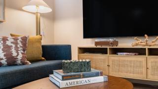 Sleeps 24 Game Rooms Murals Balconies Soundcheck Vinyl House by AvantStay - 2