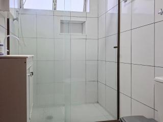 Conforto familiar – Wi-Fi veloz e 1 min da praia - 5