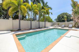 Modern Pool Estate, Beach, Downtown - seasonal - 0