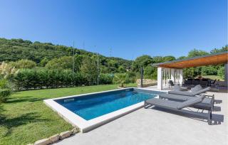 4 Bedroom Awesome Home In Mundanije - 9