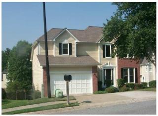 Classic Bedroom 2 - Queen Bed, Desk, TV, Closet - 3