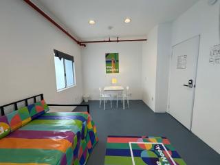 The Art Nook Creative Hostel Room in the Heart of Hollywood Los Angeles - 4