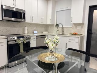 Modern 3BR-3 Bath Home near Calle 8 & Brickell 1GB Wi-Fi Speed - 3