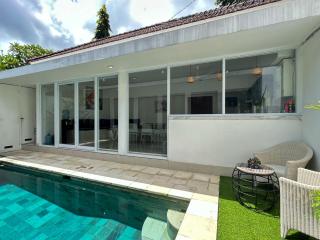 Mango Villa Seminyak - 5