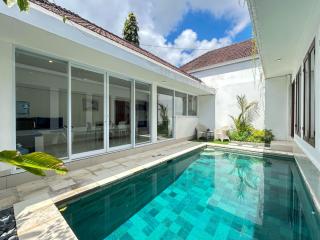 Mango Villa Seminyak - 0