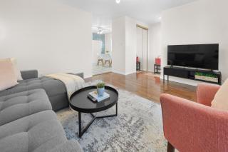 Fabulous Home-King bed-Easy Access to EVERyTHING! - 6