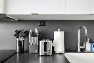 Modern 2BR Condo Stunning Views Walk Everywhere - 4