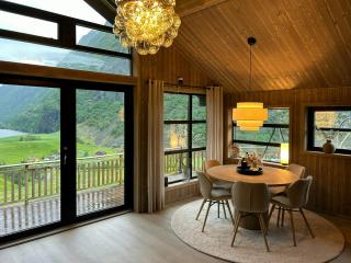 Renovated Cabin With Views Over Breimsvatnet - 5