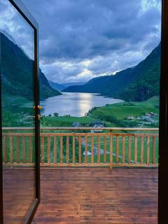 Renovated Cabin With Views Over Breimsvatnet - 2