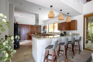 Oceanfront Retreat with Private Pool and Jacuzzi - 3