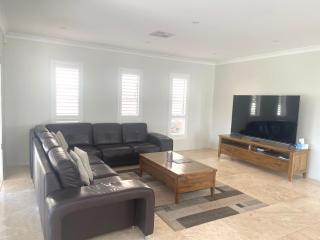 Sunkissed Manor - Swimming Pool - 3 Mins to Beach - 9