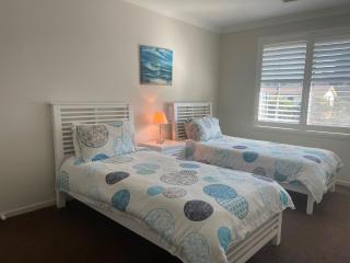 Sunkissed Manor - Swimming Pool - 3 Mins to Beach - 5