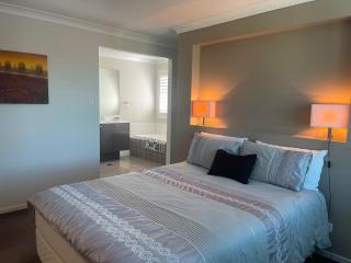 Sunkissed Manor - Swimming Pool - 3 Mins to Beach - 4