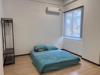 J5 Apartment by Azhara Homestay - 4