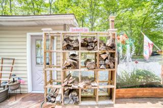 1mi to Lake Wallenpaupack | Firepit | Pet Friendly - 7