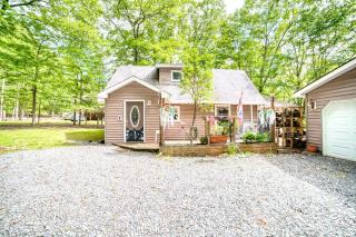 1mi to Lake Wallenpaupack | Firepit | Pet Friendly - 6