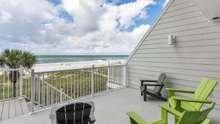 Beachfront Panama City Beach stay with Gulf views balconies a king suite two queens and twin nook for 8 guests The Shores Townhome by AvantStay - 9