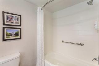 Comfort Suites Downtown Sacramento - 4